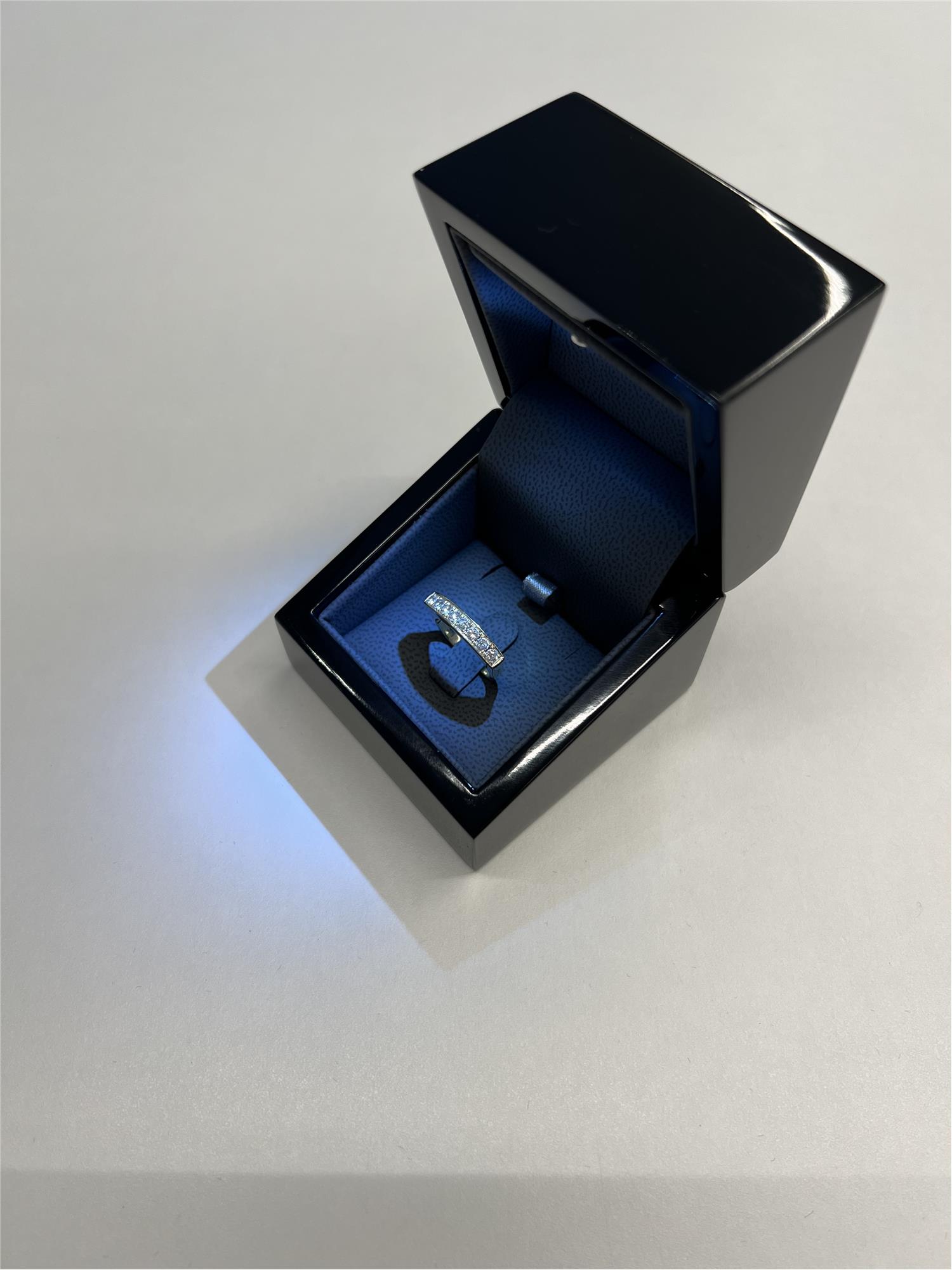 Various Packaging: Wooden ring/earringbox with led light
